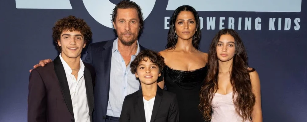 El amor, la elegancia y la filantropía de Matthew McConaughey, Camila Alves y sus hijos