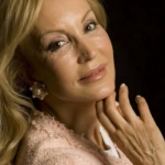 Carmen Lomana