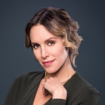 Alexandra De La Mora