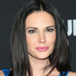 Laura Mennell