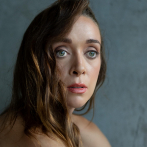 Stephanie Lavigne, The Evil en Nunca Te Sueltes