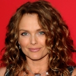 Dina Meyer 