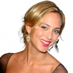 Nora Arnezeder