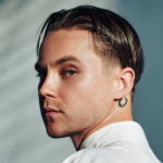 Artem Pivovarov