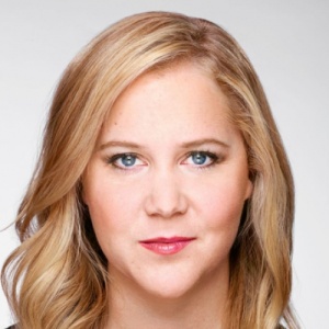 Amy Schumer, Lainy Newton en Algo embarazada
