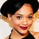 Kiersey Clemons