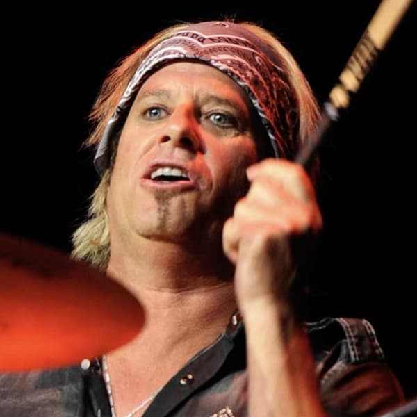 Bobby Blotzer Películas, Series