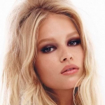 Anna Ewers
