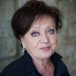 Eszter Csákányi