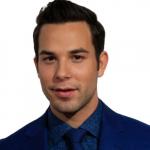 Skylar Astin