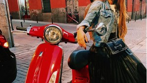 Dana Paola actriz de Elite comparte foto con bolso de 3000 dólares