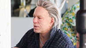 El rostro de Mickey Rourke vuelve a hacerse viral por su abuso de cirugías