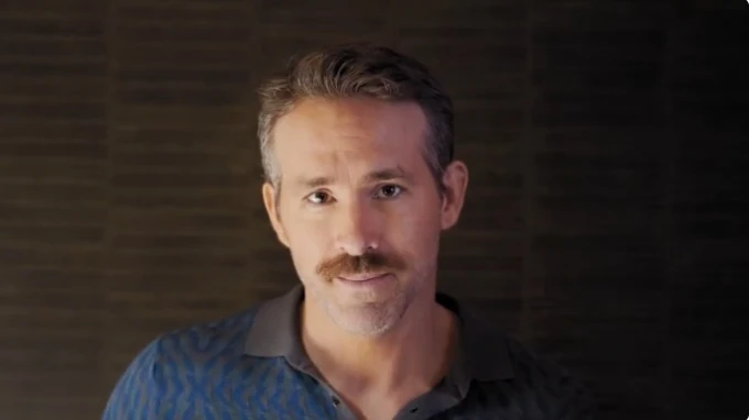Ryan Reynolds trollea el bigote de Superman en 'Liga de la justicia'