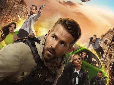 '6 en la sombra': Michael Bay y Ryan Reynolds arrasan Italia