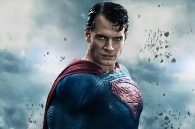 Henry Cavill negocia volver a ser Superman en una nueva película de DC