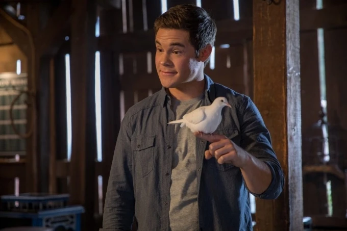 'Magic Camp': Adam Devine, entrenador de magos en Disney+