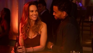 Noticia Hilary Swank y Michael Ealy suben la temperatura de la pantalla en el tráiler de 'Fatale'