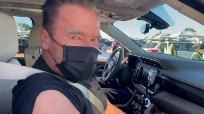 Arnold Schwarzenegger se vacuna contra la Covid citando a Terminator