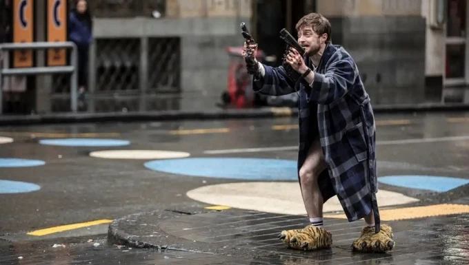 Radcliffe adulto en una escena de 'Guns Akimbo'