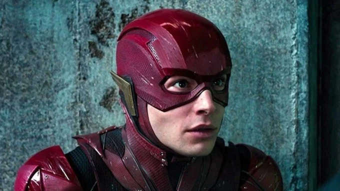 El actor Ezra Miller como The Flash