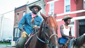 'Cowboy de asfalto': Idris Elba, un vaquero urbano en Netflix