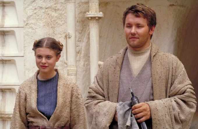 Joel Edgerton y Bonnie Piesse en Star Wars: Episodio II El Ataque de los Clones