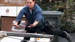 Tom Cruise no puede evitar sonreír mientras hace sus propias acrobacias