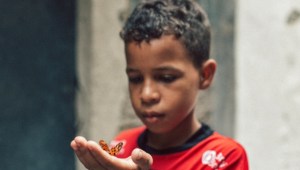Nando: La realidad de la niñez en las favelas de Rio de Janeiro