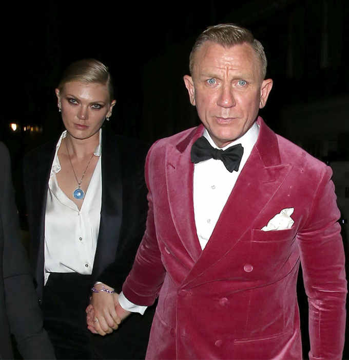 Ella Craig y Daniel Craig de la mano