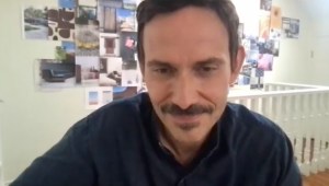 Christian Camargo de la serie 