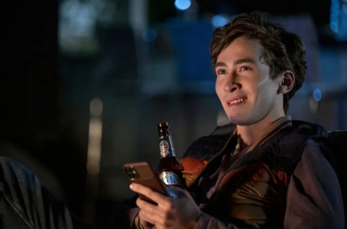 ¿Quién es Dylan Arnold, el joven vecino de la 3ª temporada de 'You'?