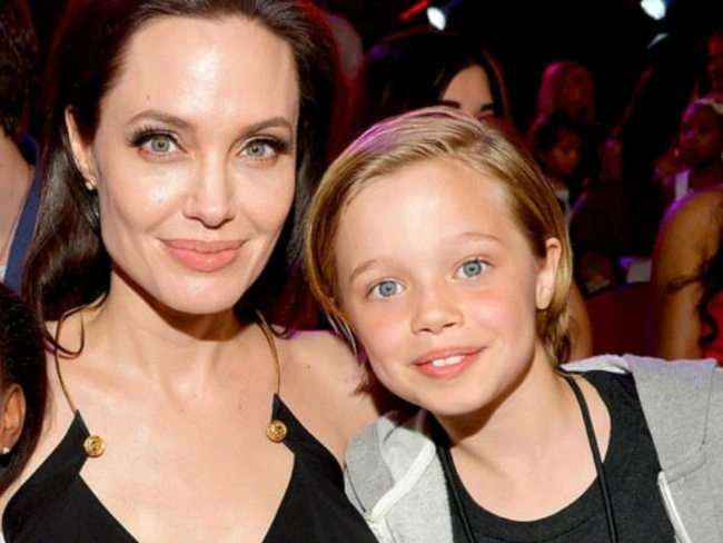 La hija de Angelina Jolie, Shiloh, tomó prestado su vestido de Dior para el estreno de 'Eternals'