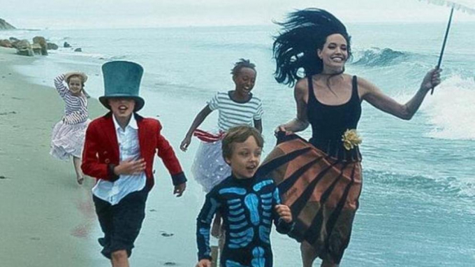Jolie y su familia en una foto para la revista Vogue