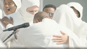 Marilyn Manson acude a un peculiar oficio religioso con Kanye West y Justin Bieber