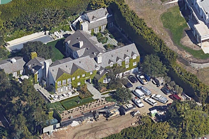Tom Cruise vive en Saint Hill (Sussex)