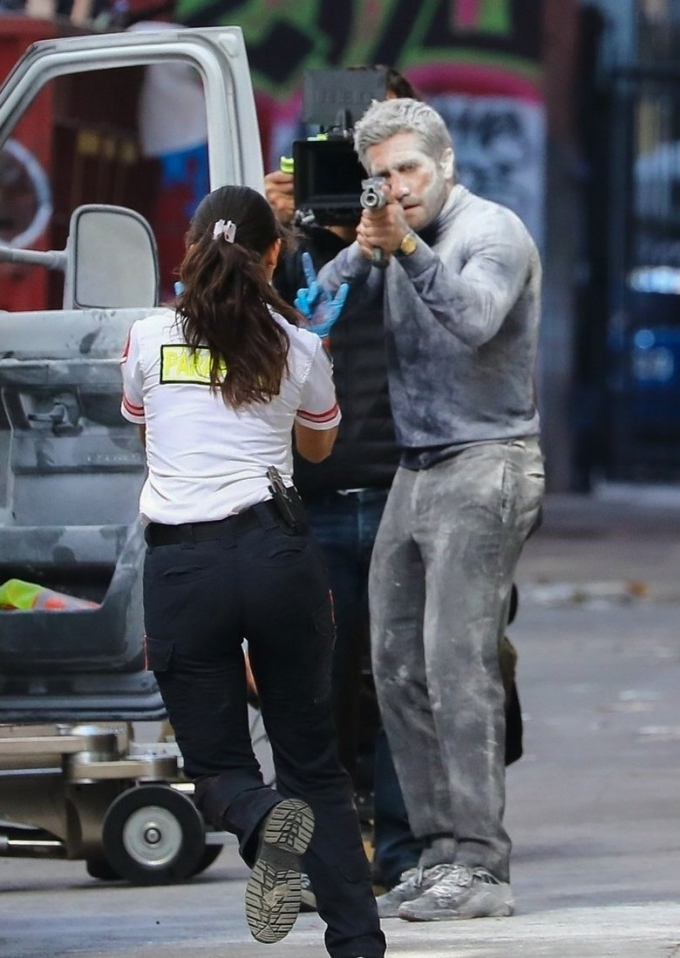 Jake Apuntando