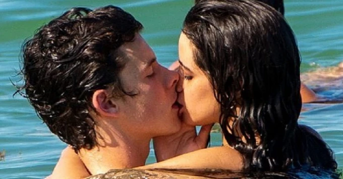 Camila Cabello y Shawn Mendes no esconden su amor en Miami Beach