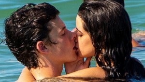 Camila Cabello y Shawn Mendes no esconden su amor en Miami Beach