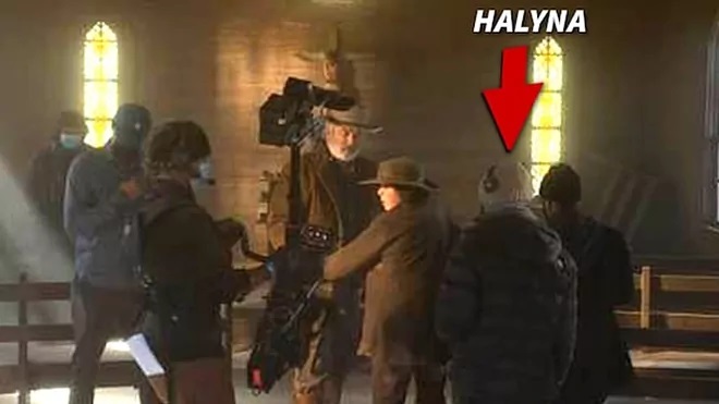 Se cree que esta es la última foto de Halyna en el set