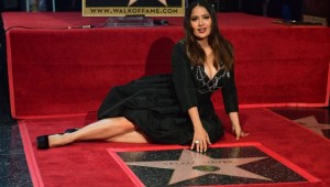 Salma Hayek recibe su estrella en el Paseo de la Fama
