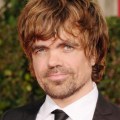 Noticia Peter Dinklage, Tyrion Lannister en 'Juego De Tronos ' muestra sus dotes como cantante