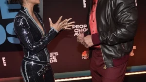 Halle Berry y Dwayne Johnson se reúnen en los People's Choice Awards 2021 