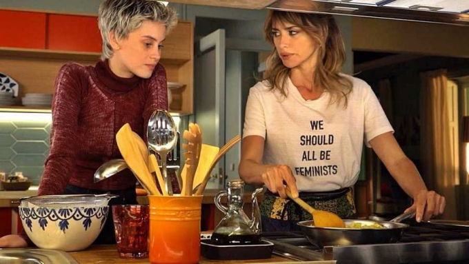 Las actrices Milena Smit y Penélope Cruz, madres protagonistas en 'Madres paralelas'