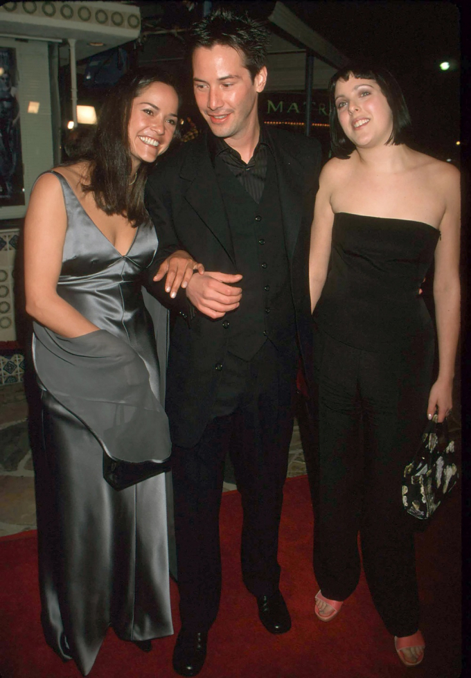 A la izquierda, la hermana de Keanu, Kim