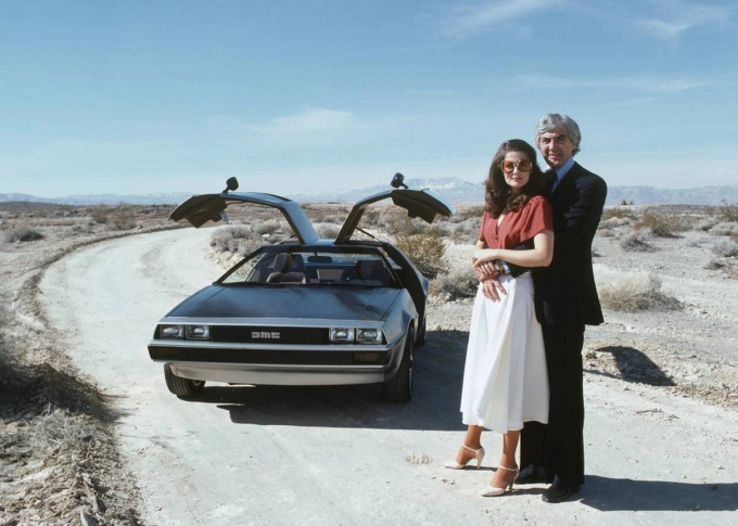 John DeLorean y su esposa