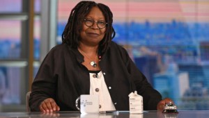 Whoopi Goldberg se disculpa tras decir que el Holocausto no tenía que ver con la raza