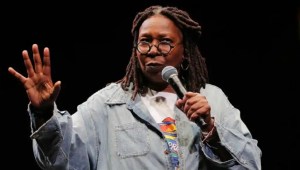 Suspenden dos semanas a Whoopi Goldberg por su comentario sobre el Holocausto