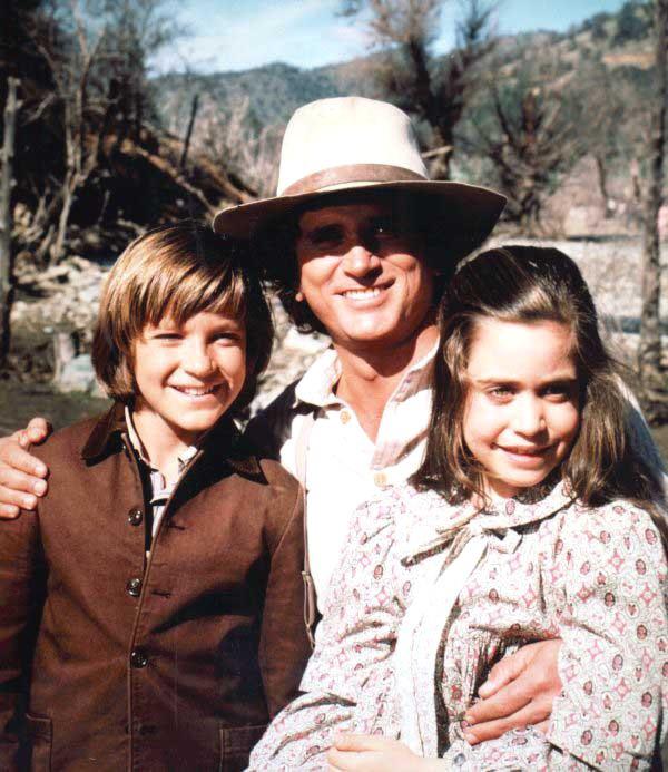 Bateman junto a Michael Landon