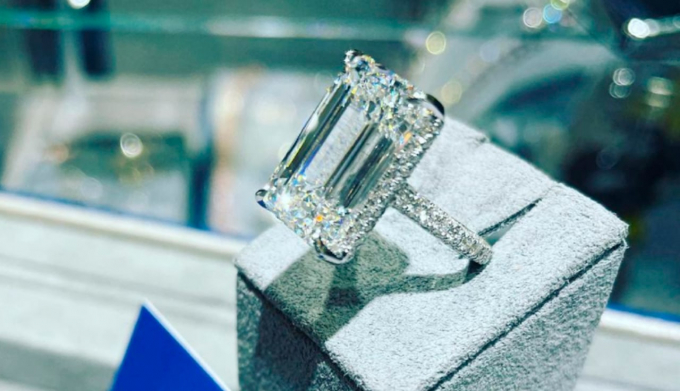 El espectacular anillo de compromiso valorado en 3 millones de dólares
