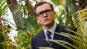 Taron Egerton dice encontrarse bien tras colapsar en el escenario
